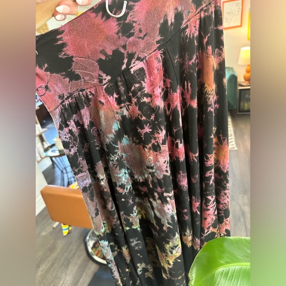 Super cute hippie tie-dye skirt perfect for summer - Picture 4 of 4